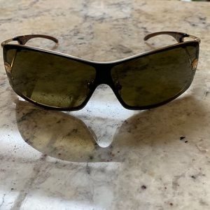 Vintage Versace Medusa gold wrap arounds. So 2000s!